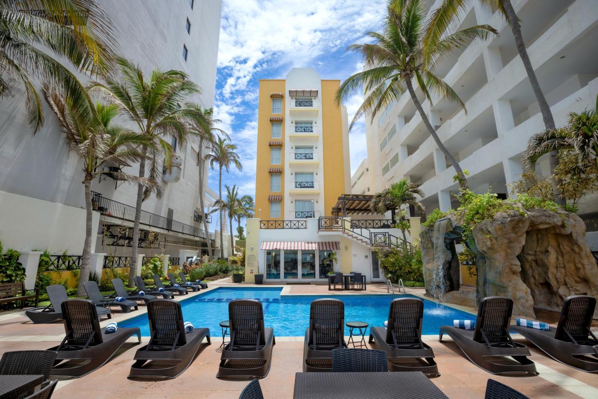 Best Western Hotel Posada Freeman Zona Dorada Масатлан Экстерьер фото